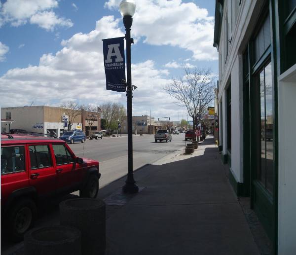 Vernal (5/1/2006 - Credits: Mimi Davis-Taylor)