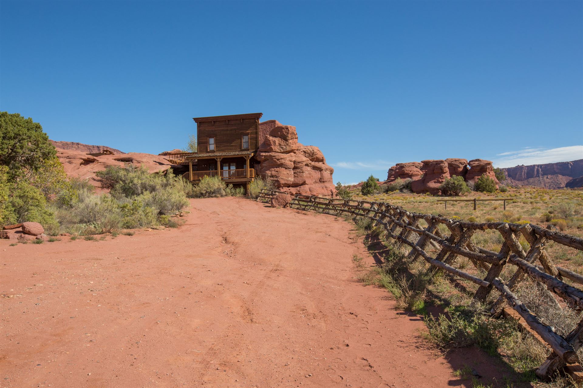 Locations Hub - Hauer Property - Ranch House/Rock House/Cabin/Stables